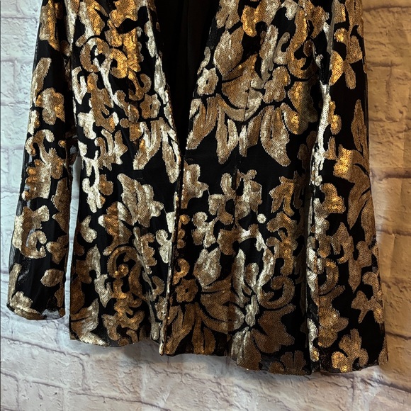 🔵”NWOT” Elegant Black and Gold Patterned Blazer - Picture 7 of 8